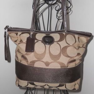 COACH SIGNATURE PRINT SHOULDER BAG